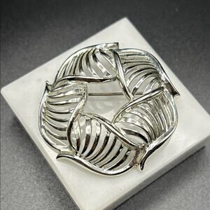Vintage Signed Lisner Silver Tone Open Air Shell Brooch Pin #645